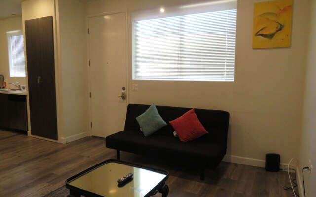 Fully Furnished Apartments near Hollywood
