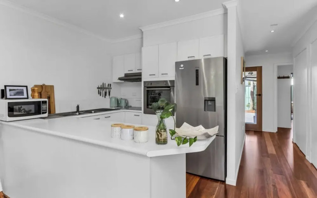 Kirra Shores Coastal Hideaway