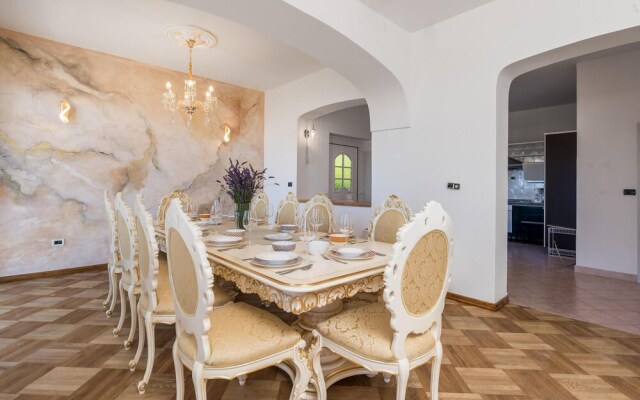 Amazing Home in Matulji With 5 Bedrooms, Jacuzzi and Wifi
