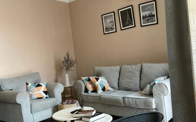 Cozy room with WIFI,parking space close to everything