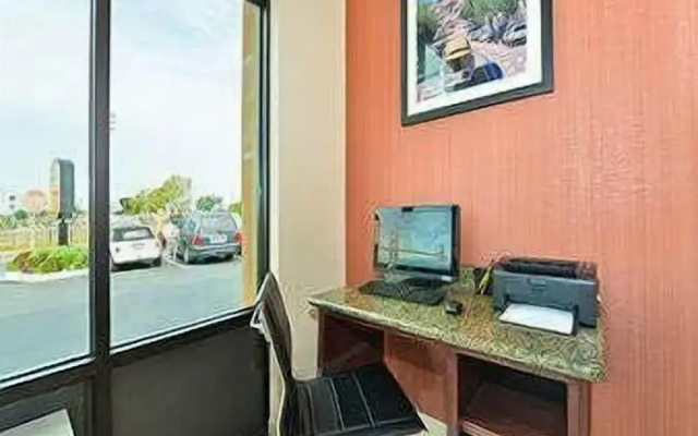 Super 8 By Wyndham Vallejo/Napa Valley