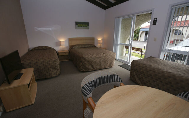 Aztec Motel