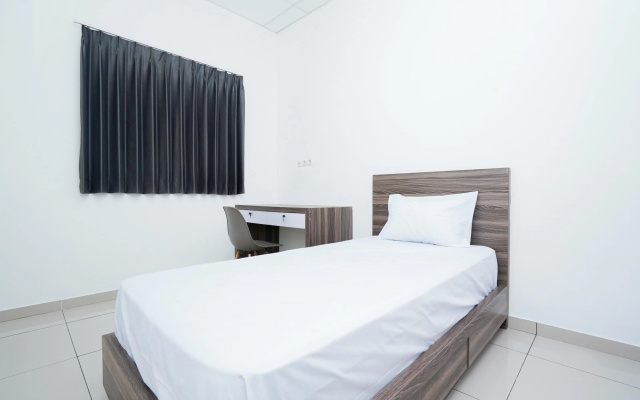 OYO Life 2462 Kost Surabaya