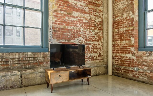 Spacious CLE Apartments by Frontdesk
