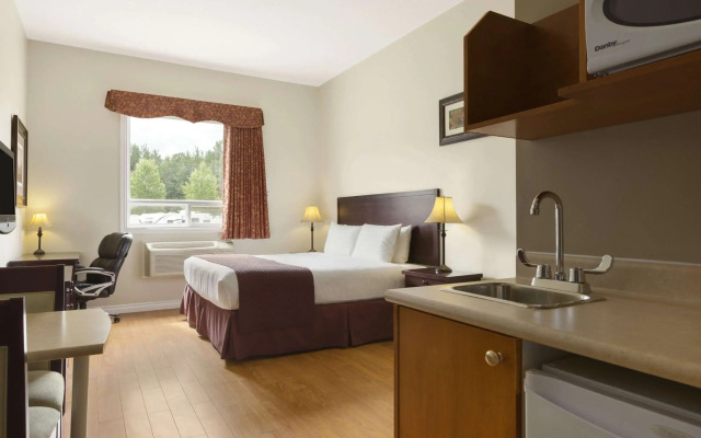 Days Inn by Wyndham Chetwynd