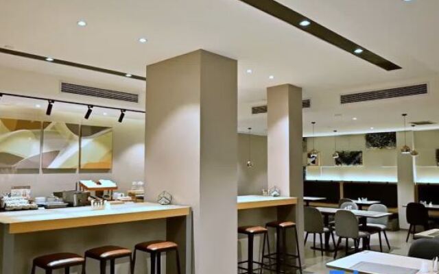 Homeinn Selected Hotel (Minzhong Street Baishan)