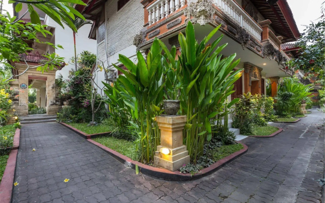 RedDoorz near Seminyak Beach
