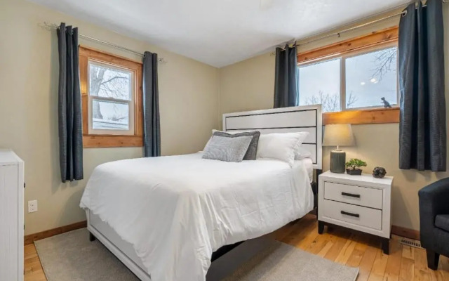 Triceratops Landing I Fire Place I Games I Netflix