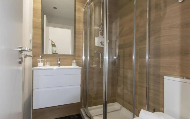Elegant & Sophisticated Campo Ourique by GT House