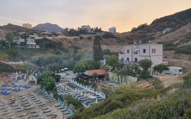 Evita Studios & Apartments