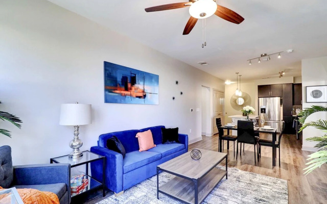 Rooftop Pool with Views-King Beds-Parking 1123