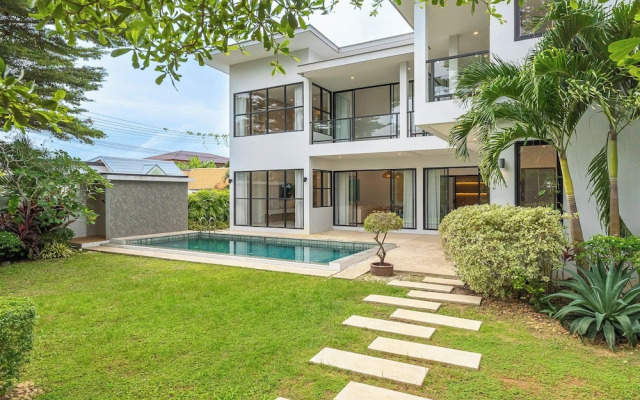 One of Phukets Best Villas V212