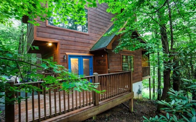 Whitetail Cabin 2 Bedroom Cabin by RedAwning