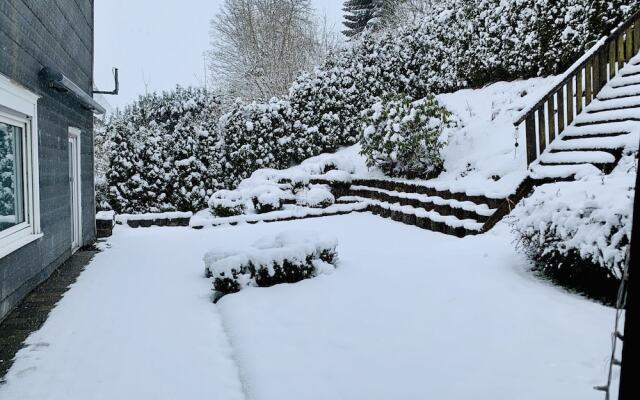 Large holidayhome near Winterberg with garden, terrace and garage