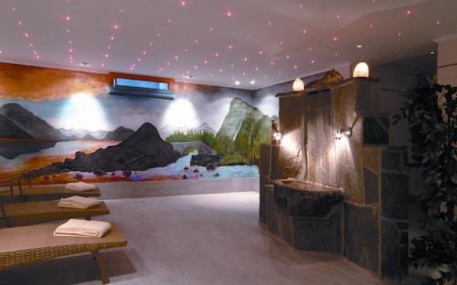 Carina, Hotel