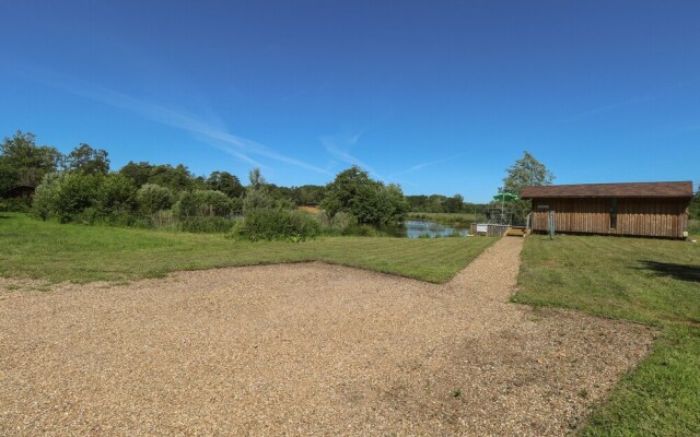 Lakeside Lodge