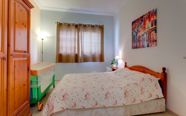 Central Apartment in St Julian's, Perfect for Families
