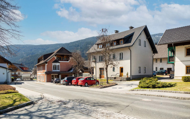 Snug holiday home in Weißbriach with terrace