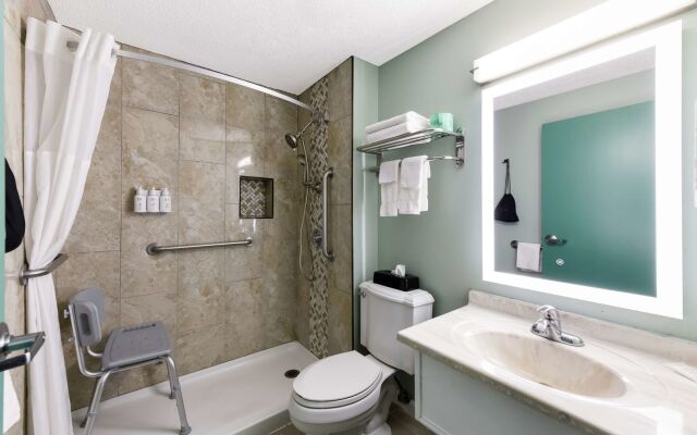 Baymont by Wyndham Liberty MO