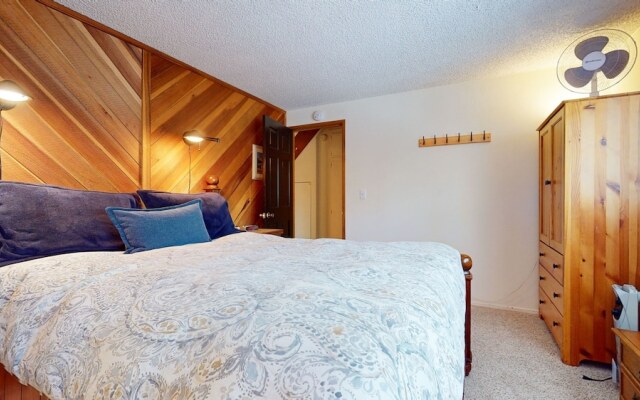 Sierra Manors 75 Cozy and Comfy Condo, On the Shuttle Route by Redawning