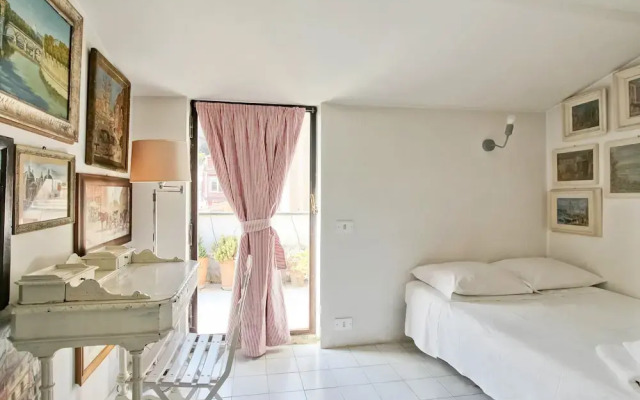 Luxury Art Apartment In Trastevere With Terrace