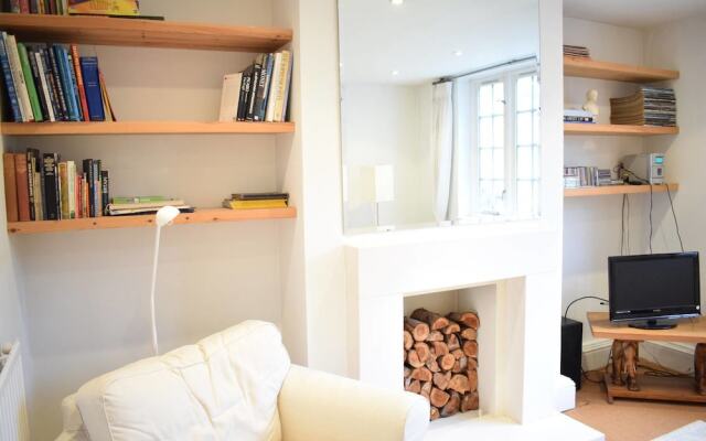 Calm 3 Bedroom Apartment in Wandsworth