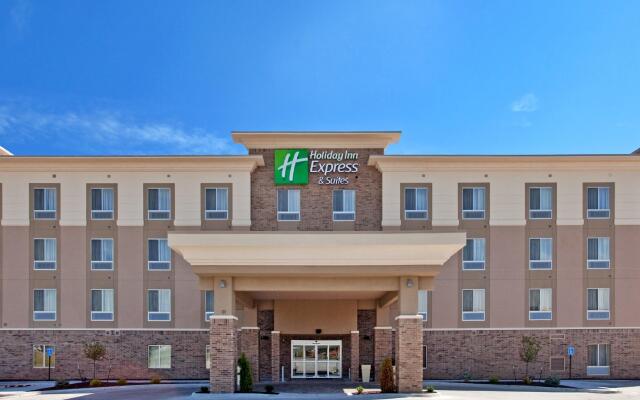 Holiday Inn Express Hotel & Suites TOPEKA NORTH, an IHG Hotel