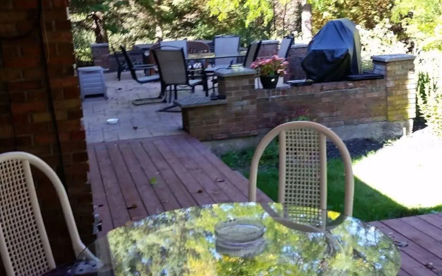 Windsong Manor Bed & Breakfast