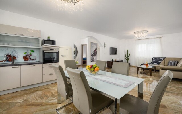 Nice Home in Buje With Wifi and 2 Bedrooms