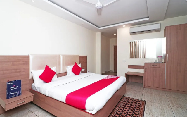 Hotel City Square by OYO Rooms