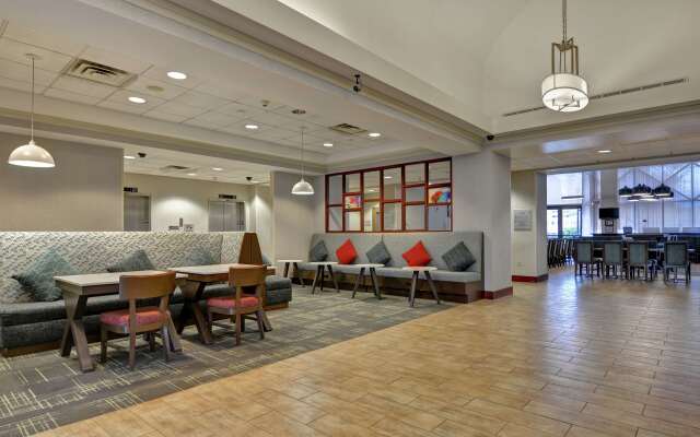 Hampton Inn & Suites Newark-Harrison-Riverwalk