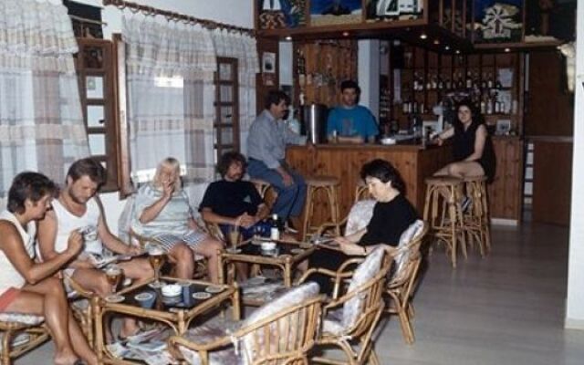 Elpis Hotel