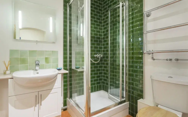 South Kensington Garden Apartment