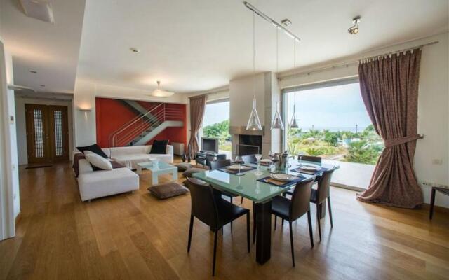 Luxury Villa Beachfront 5 Bedrooms 10-12 Persons