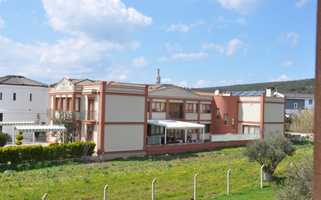 Ebruli Otel Cunda