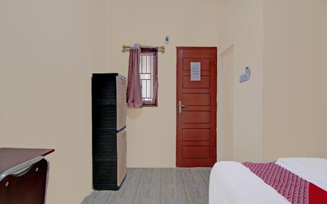 Oyo 91835 Djasur Kost