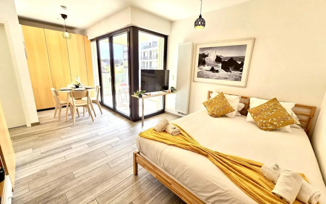 Cozy studio with sunny terrace