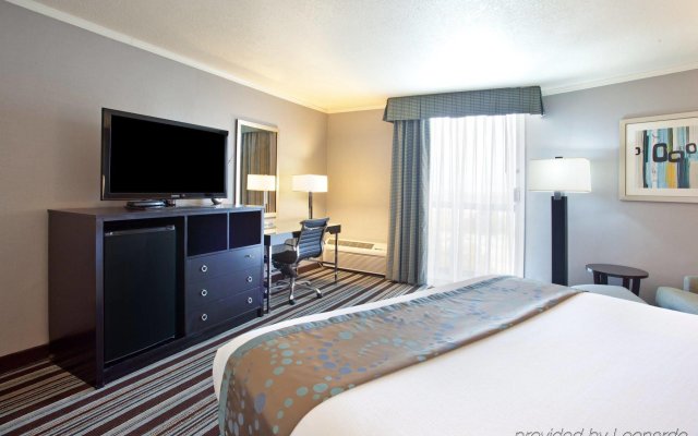 Holiday Inn Long Beach Airport Hotel and Conference Center, an IHG Hotel