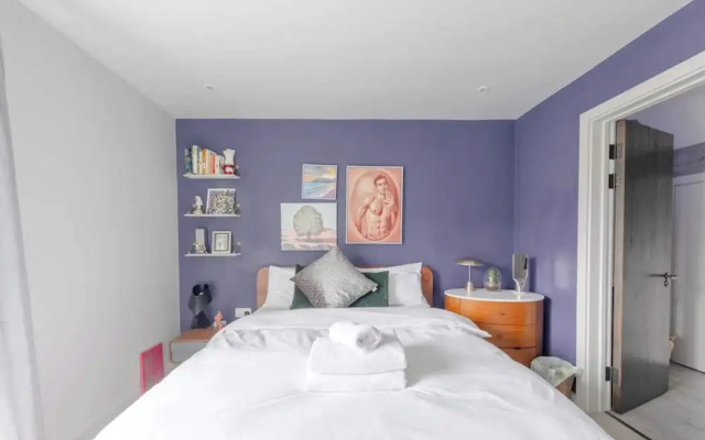 Sleek & Spacious 2BD Flat - Clapham