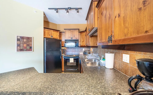 Bear's Paw Chalet - Amazing Location & Ski In/out