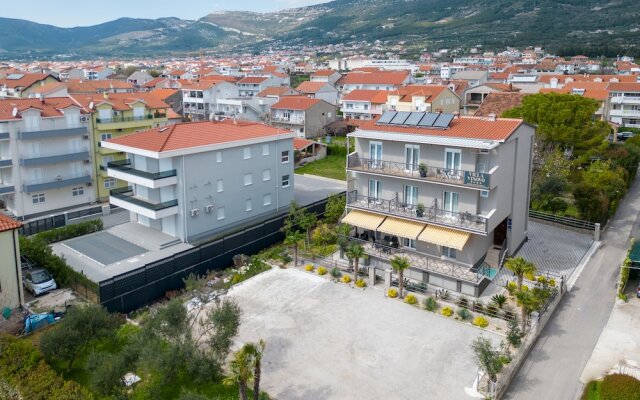 Double bed Room With Private Bathroom and Balcony