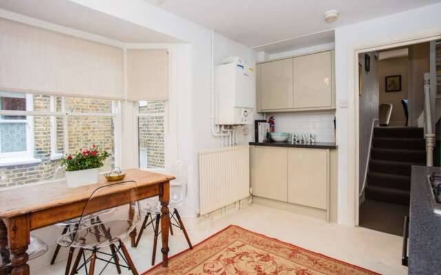 Flat in Battersea Accommodates 5