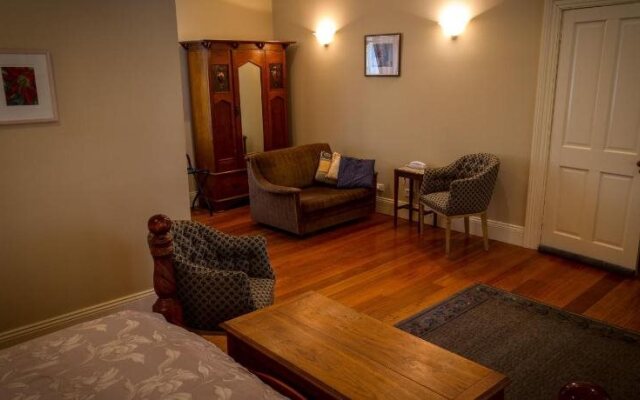 Tizzana Winery Bed & Breakfast