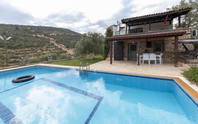 Splendid Villa Surrounded by Nature Near Milas-bodrum Airport