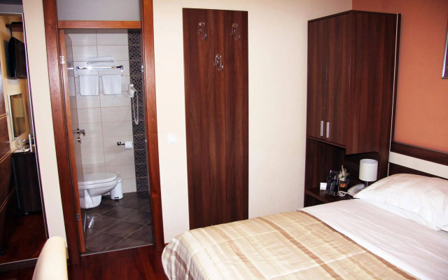 Hotel Degenija