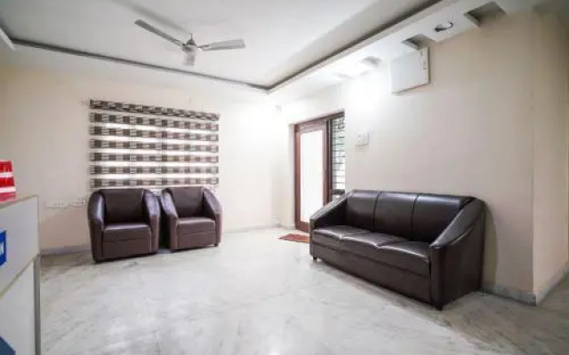 Oyo 22445 Lakshmi Residency