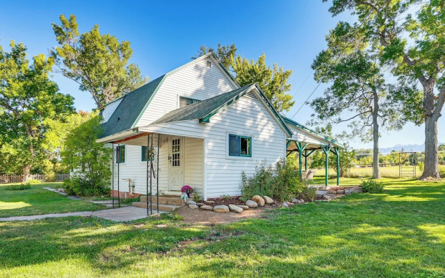 Patio & Mountain Views: Farmhouse in Mancos!