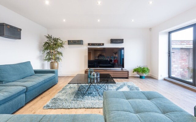 Captivating 4-bed House in Lincoln