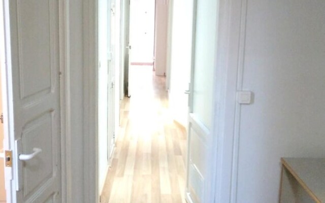 Apartment With 4 Bedrooms in València, With Terrace - 5 km From the Be