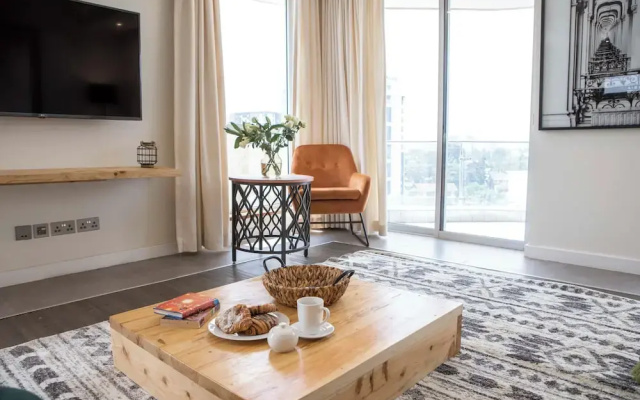 Capital Emerald Line 1 bed  by YourHost